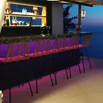 Okeanos Vine Luxury *