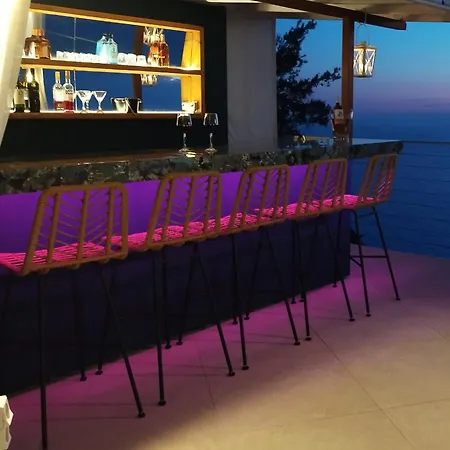 Okeanos Vine Luxury *
