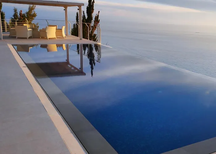 Willa Okeanos Vine Luxury Athánion