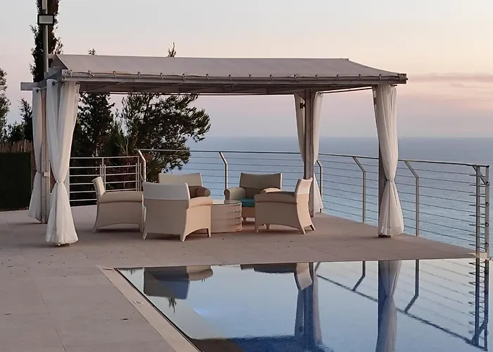 Okeanos Vine Luxury *