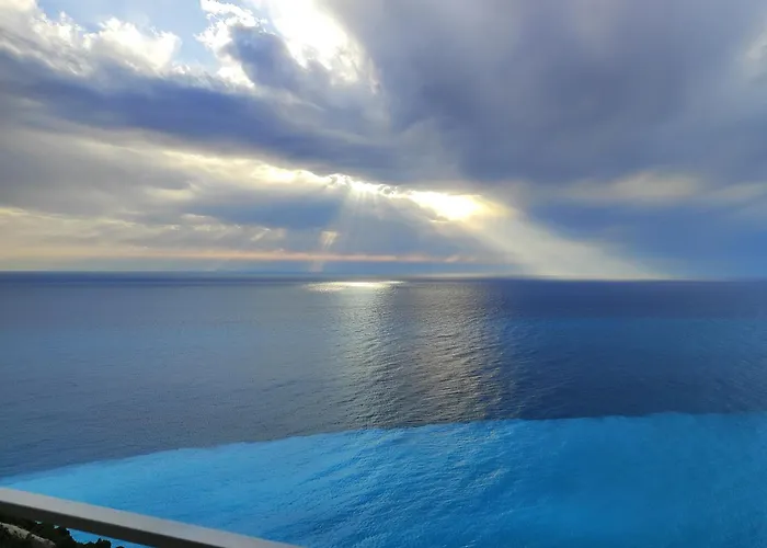 Okeanos Vine Luxury Athánion