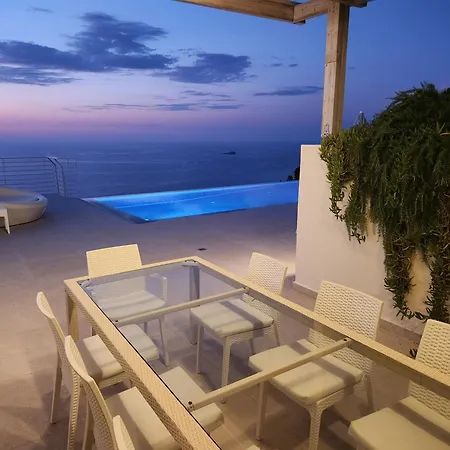 Okeanos Vine Luxury *
