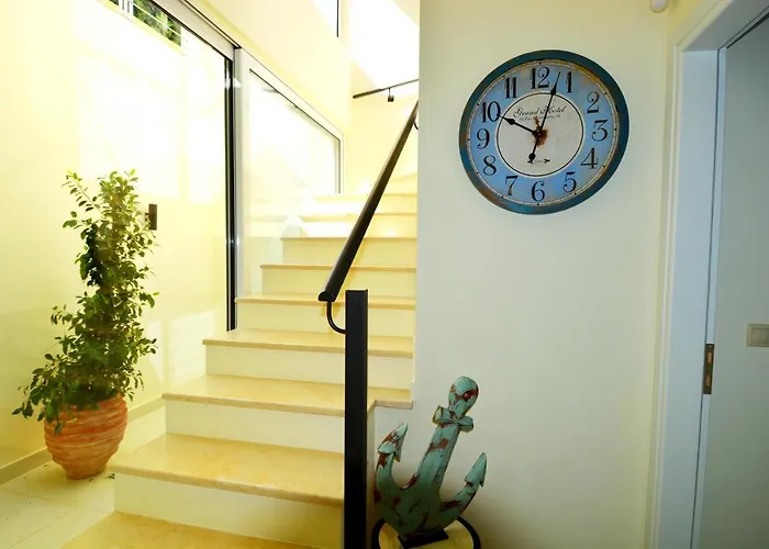 Okeanos Vine Luxury Vilă *