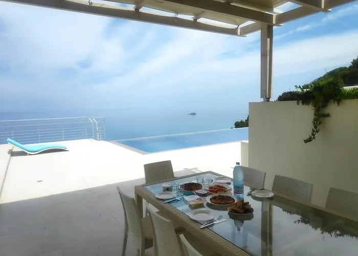 Okeanos Vine Luxury Athánion