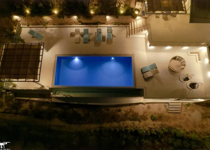 Okeanos Vine Luxury Vilă *
