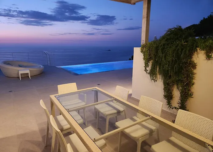 Okeanos Vine Luxury *