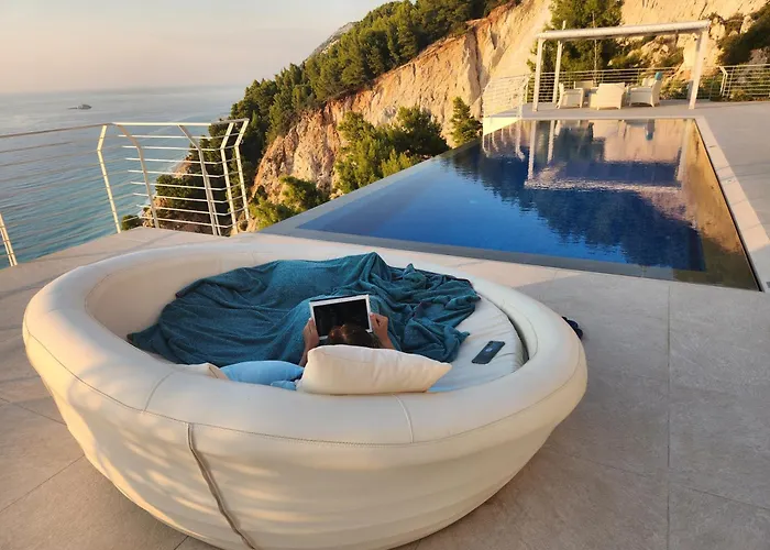 Okeanos Vine Luxury